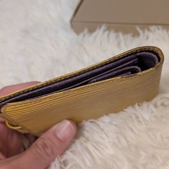 Louis Vuitton, Compact Wallet Epi Leather Yellow MI0969 - Picture 9 of 11